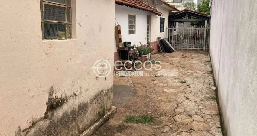 Casa à venda, 8 quartos, 4 vagas, Martins - Uberlândia/MG