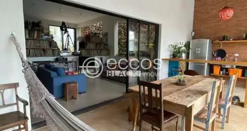 Casa à venda, 4 quartos, 3 suítes, 5 vagas, cidade jardim - uberlândia/mg