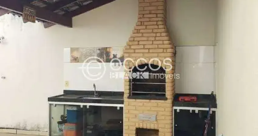 Casa à venda, 3 quartos, 1 suíte, 2 vagas, Cidade Jardim - Uberlândia/MG