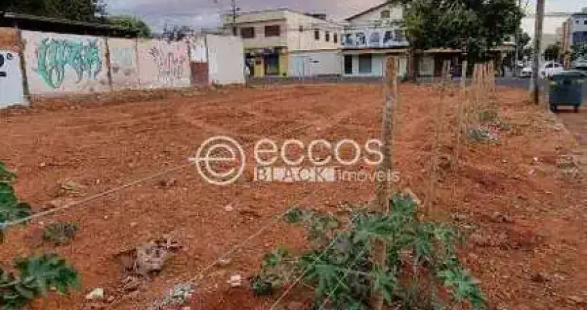 Terreno à venda na Rua Hildebrando Oliva, 544, Santa Mônica, Uberlândia