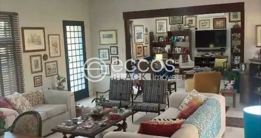 Casa à venda, 3 quartos, 1 suíte, 4 vagas, Morada da Colina - Uberlândia/MG