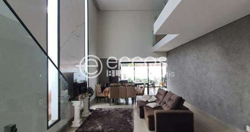 Casa em condomínio à venda, 4 quartos, 4 suítes, 2 vagas, Novo Mundo - Uberlândia/MG