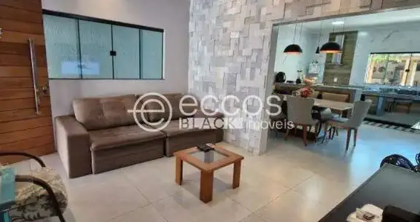 Casa à venda, 3 quartos, 1 suíte, 4 vagas, Santa Mônica - Uberlândia/MG