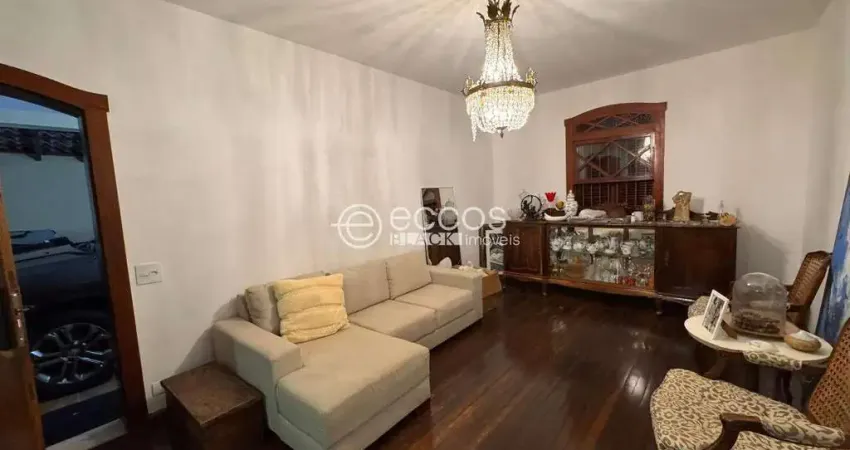 Casa para aluguel, 5 quartos, 3 suítes, 3 vagas, Lídice - Uberlândia/MG