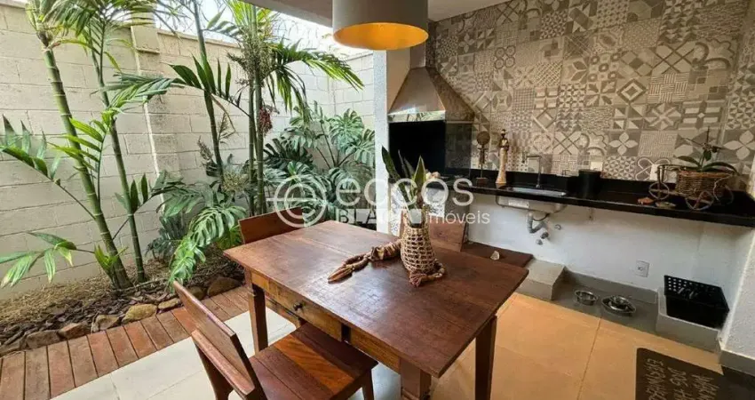 Casa em condomínio à venda, 3 quartos, 1 suíte, 2 vagas, Jardim Inconfidência - Uberlândia/MG