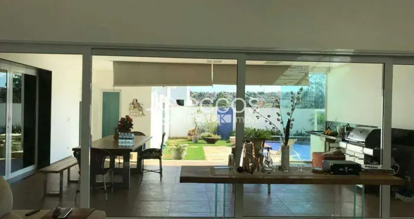 Casa à venda, 5 quartos, 4 suítes, 1 vaga, Morada da Colina - Uberlândia/MG
