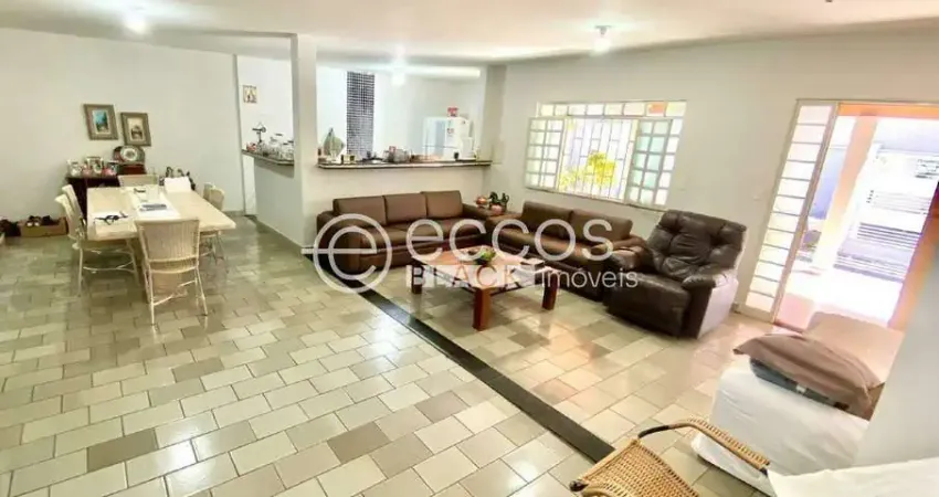 Casa à venda, 6 quartos, 3 suítes, 4 vagas, santa mônica - uberlândia/mg