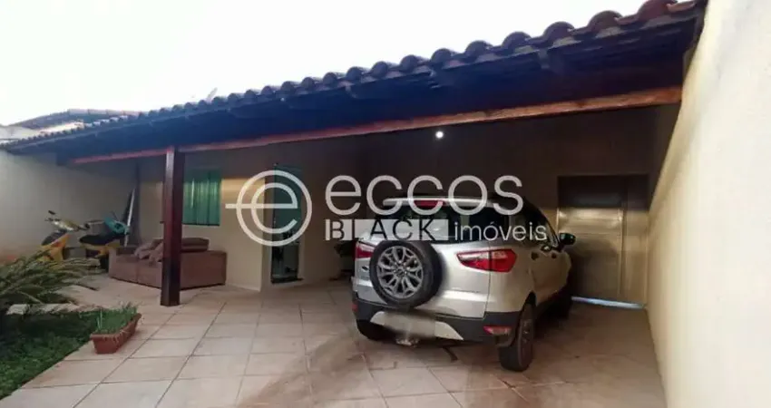 Casa à venda, 2 quartos, 3 vagas, segismundo pereira - uberlândia/mg