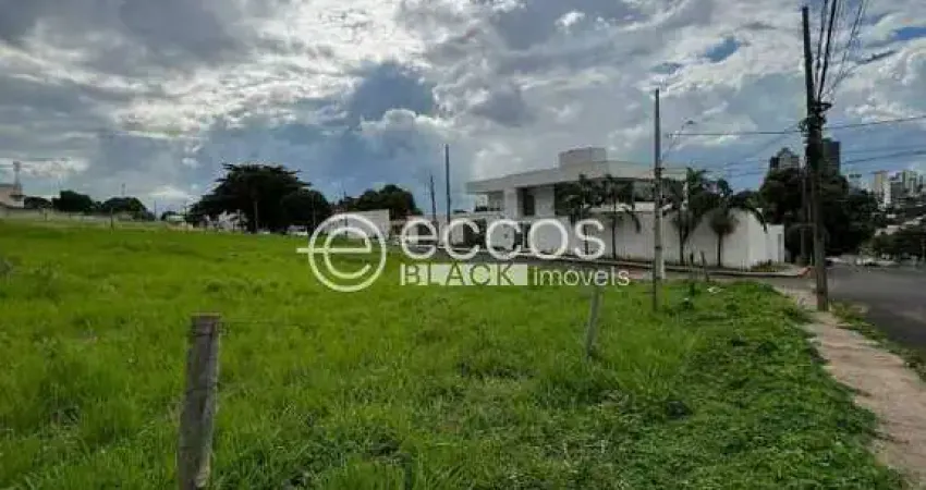 Terreno à venda na Avenida Concórdia, 90, Morada da Colina, Uberlândia