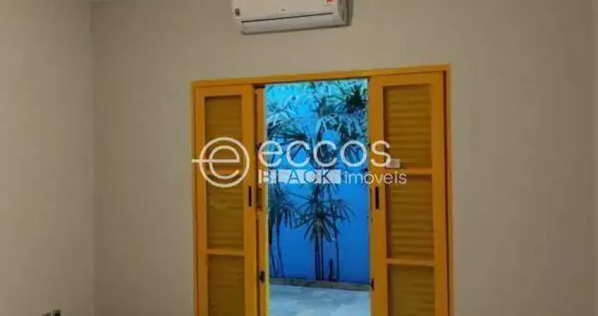 Prédio à venda na Rua Marciano Santos, 149, Santa Mônica, Uberlândia