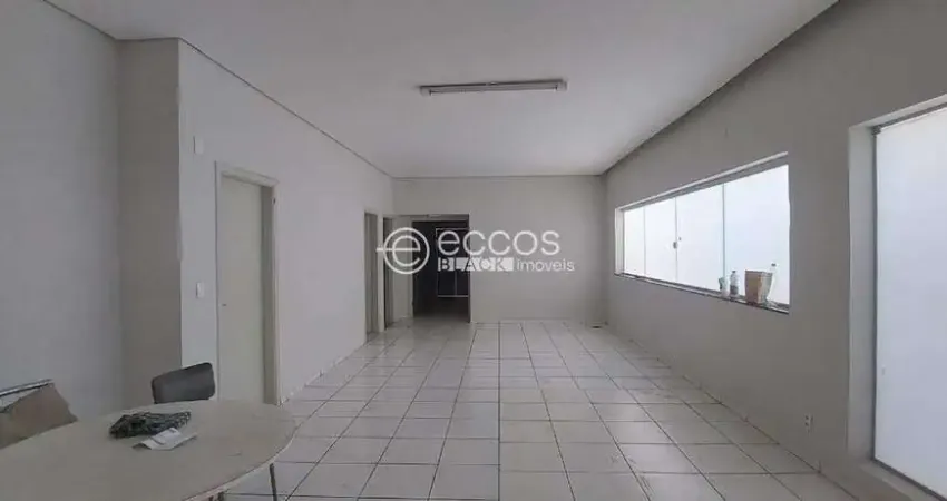 Prédio para aluguel, 3 vagas, Centro - Uberlândia/MG