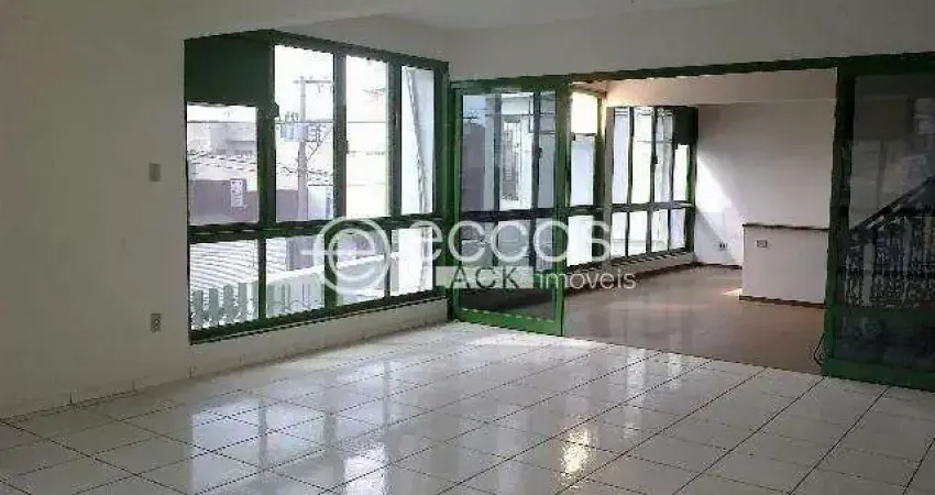 Prédio para alugar na Rua Duque de Caxias, 799, Lidice, Uberlândia