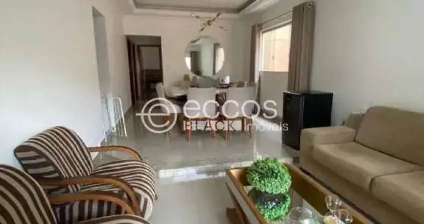Casa à venda, 3 quartos, 1 suíte, 2 vagas, granada - uberlândia/mg