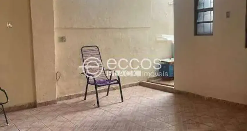Casa à venda, 3 quartos, 1 suíte, 1 vaga, centro - uberlândia/mg