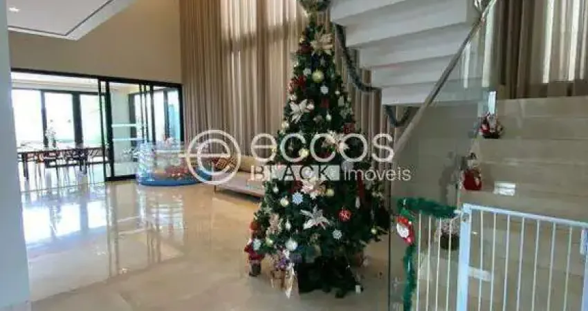 Casa em condomínio à venda, 4 quartos, 3 suítes, 4 vagas, Gávea Sul - Uberlândia/MG