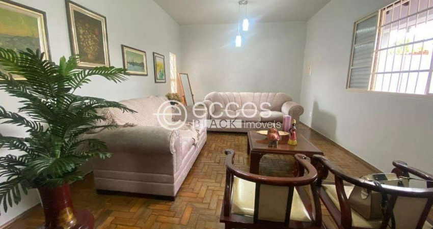 Casa à venda, 4 quartos, 1 suíte, 2 vagas, Santa Mônica - Uberlândia/MG