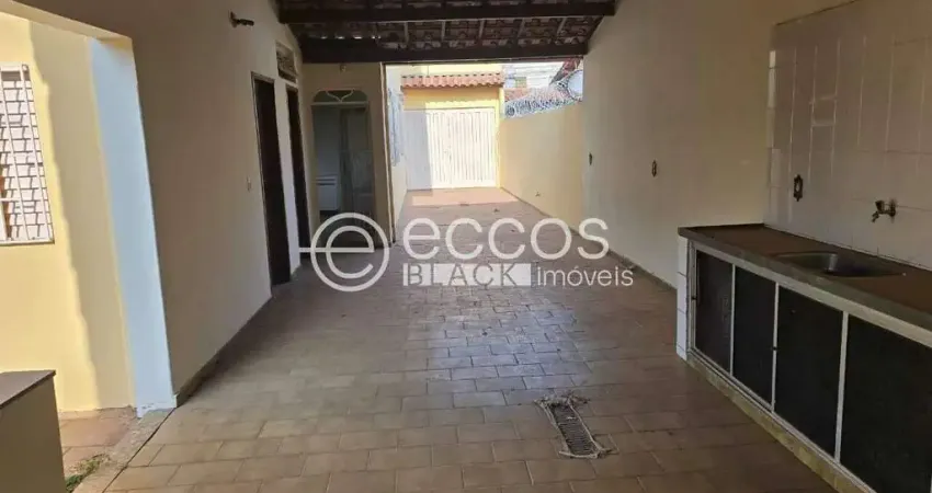 Casa à venda, 3 quartos, 2 suítes, 2 vagas, santa mônica - uberlândia/mg