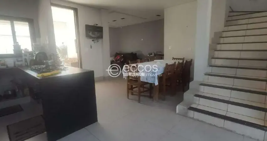 Casa à venda, 3 quartos, 1 suíte, 2 vagas, Jardim Ipanema - Uberlândia/MG
