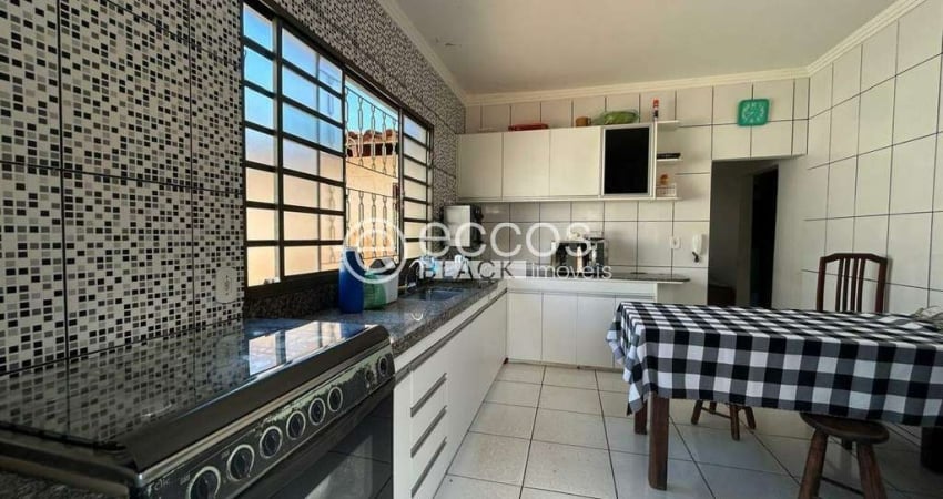 Casa à venda, 3 quartos, 3 vagas, Osvaldo Rezende - Uberlândia/MG