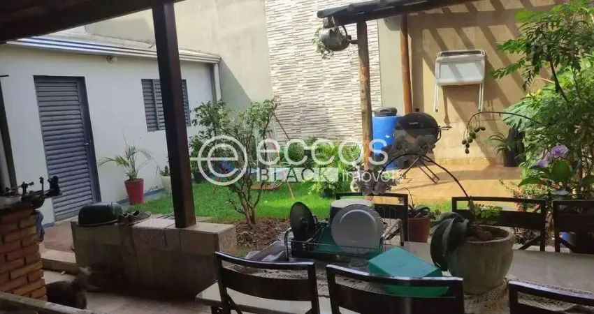 Casa à venda, 3 quartos, 1 suíte, 3 vagas, jardim patrícia - uberlândia/mg