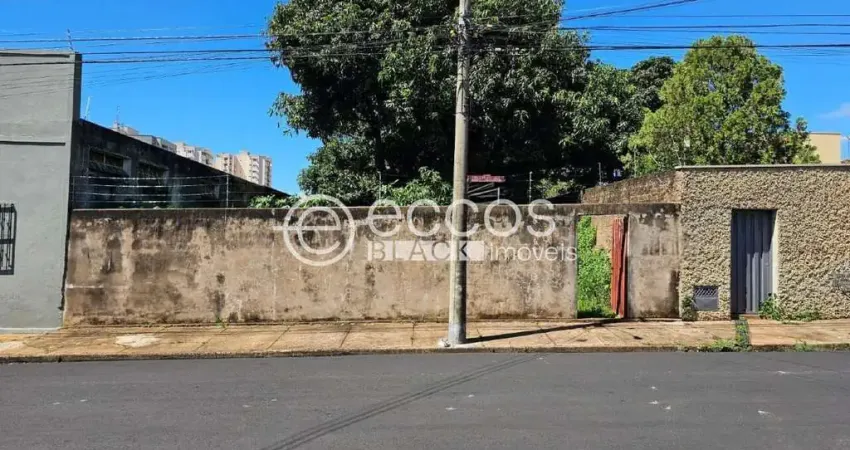 Terreno à venda na Rua Bahia, 290, Santa Maria, Uberaba