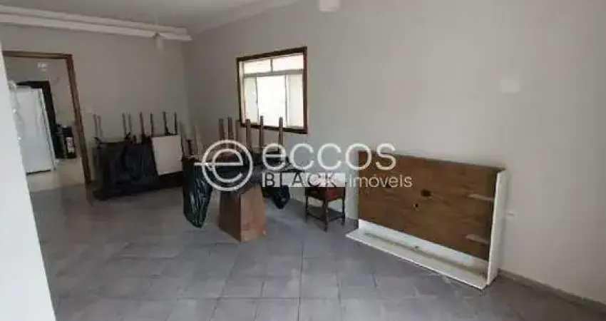 Casa à venda, 3 quartos, 1 suíte, 4 vagas, santa mônica - uberlândia/mg