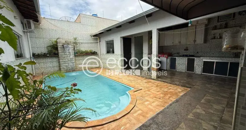 Casa à venda, 3 quartos, 1 suíte, 2 vagas, Jardim Elza Amuí I - UBERABA/MG