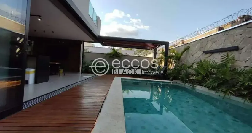 Casa em condomínio para aluguel, 4 quartos, 2 suítes, 4 vagas, Aclimação - Uberlândia/MG