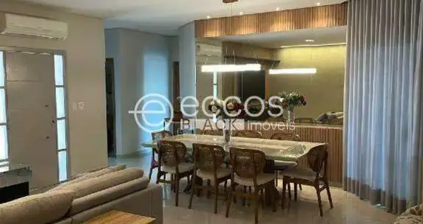 Casa à venda, 3 quartos, 3 suítes, 2 vagas, Santa Mônica - Uberlândia/MG