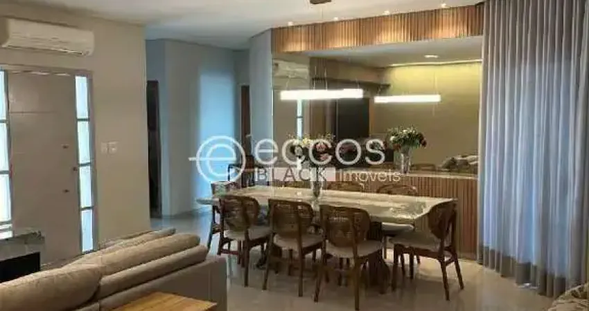 Casa à venda, 3 quartos, 3 suítes, 2 vagas, santa mônica - uberlândia/mg