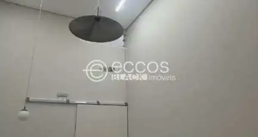 Sala comercial para alugar na Rua Izaura Augusta Pereira, 583, Santa Mônica, Uberlândia