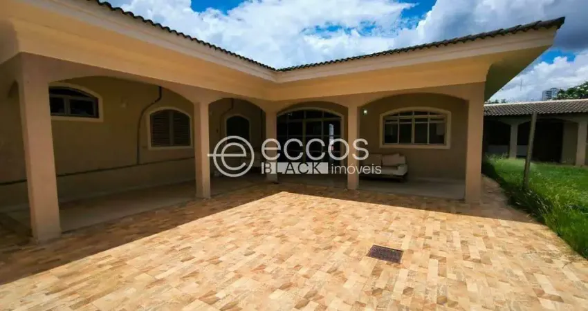 Casa para aluguel, 6 quartos, 2 suítes, 10 vagas, Saraiva - Uberlândia/MG