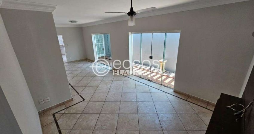 Casa à venda, 5 quartos, 2 suítes, 4 vagas, Parque das Américas - UBERABA/MG