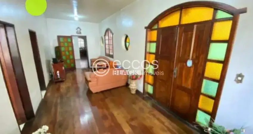 Casa à venda, 6 quartos, 2 suítes, 2 vagas, Diamante - Belo Horizonte/MG