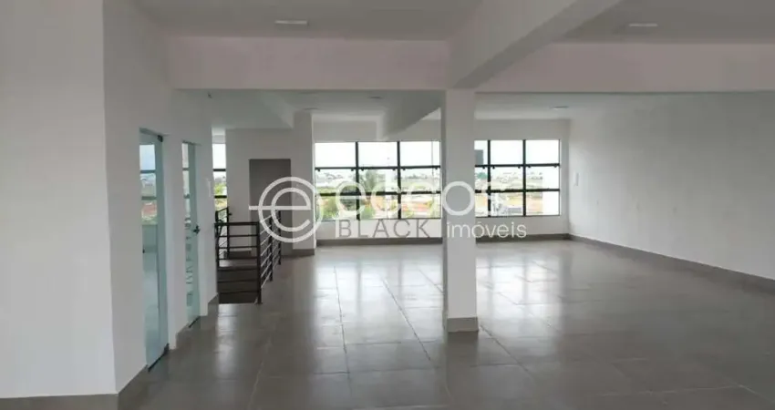 Sala comercial para alugar na Avenida dos Ferreiras, 494, Aclimação, Uberlândia
