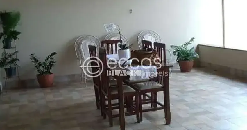 Casa à venda, 3 quartos, 3 vagas, jardim holanda - uberlândia/mg