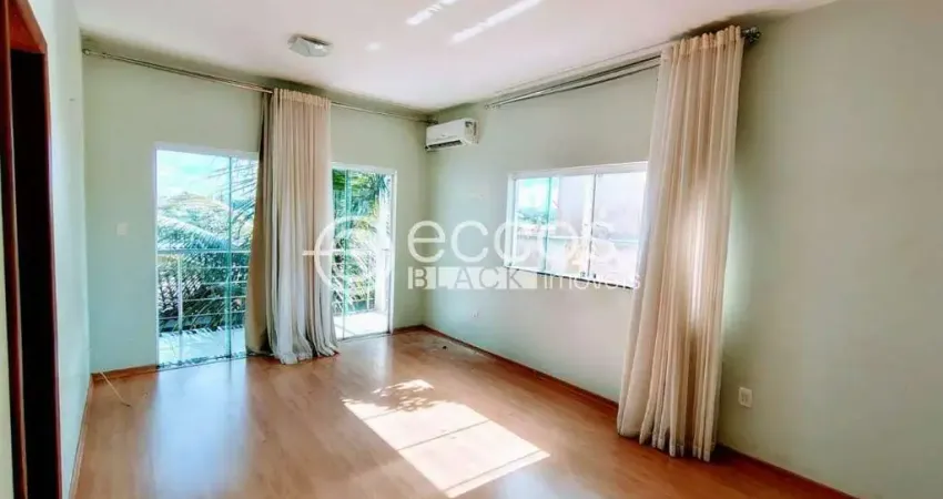 Casa para aluguel, 8 quartos, 3 suítes, 5 vagas, jardim karaíba - uberlândia/mg