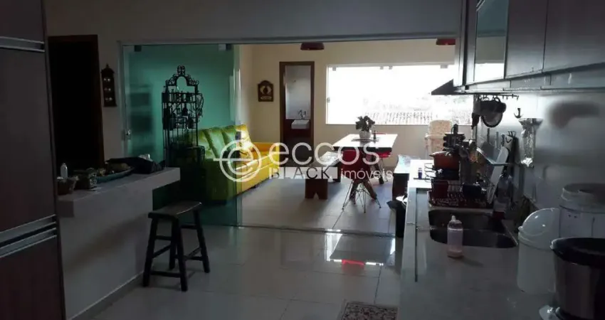Casa à venda, 3 quartos, 3 suítes, 8 vagas, Pampulha - Uberlândia/MG