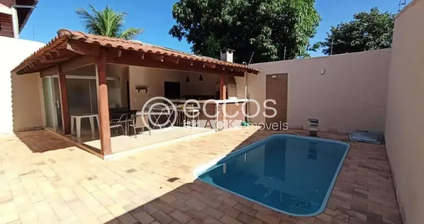 Casa com 3 quartos à venda na Rua Elimas Calzado Martins, 123, Olinda, Uberaba