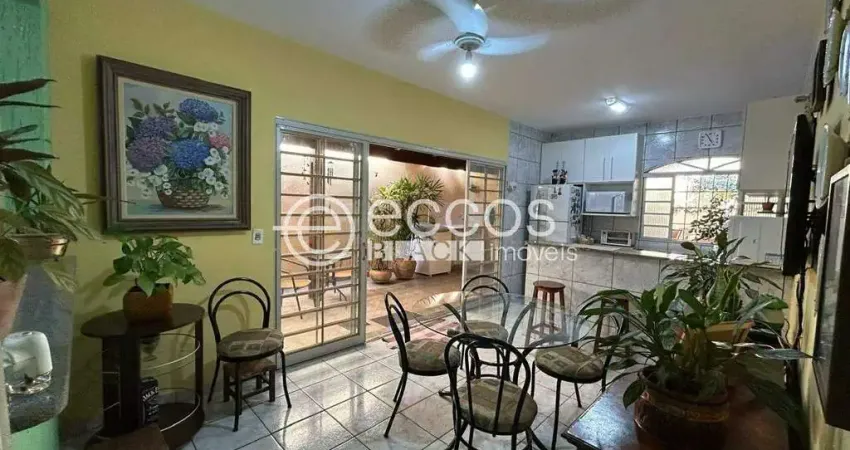 Casa à venda, 3 quartos, 1 suíte, 4 vagas, saraiva - uberlândia/mg