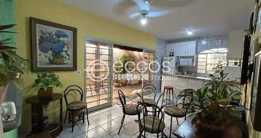 Casa à venda, 3 quartos, 1 suíte, 4 vagas, saraiva - uberlândia/mg