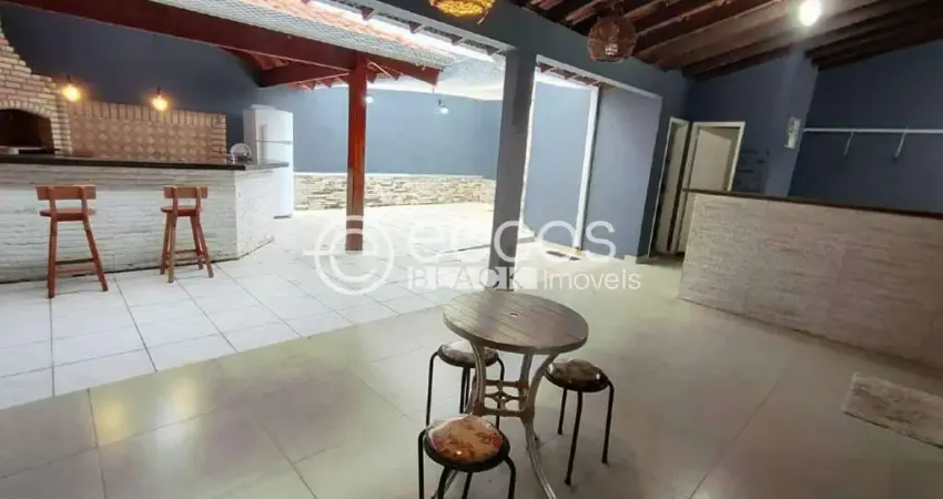 Casa para aluguel, 3 quartos, 2 suítes, 5 vagas, vigilato pereira - uberlândia/mg