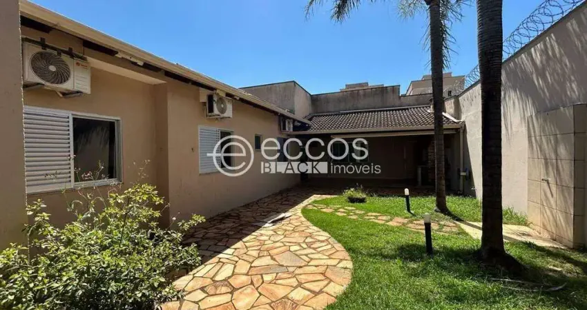 Casa à venda, 3 quartos, 1 suíte, 2 vagas, Santa Mônica - Uberlândia/MG