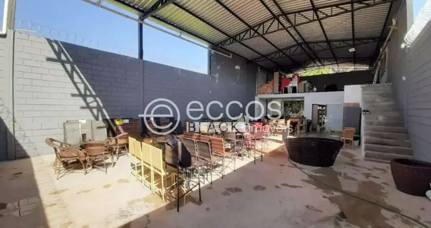 Galpão para aluguel, 3 quartos, 3 suítes, alto umuarama - uberlândia/mg