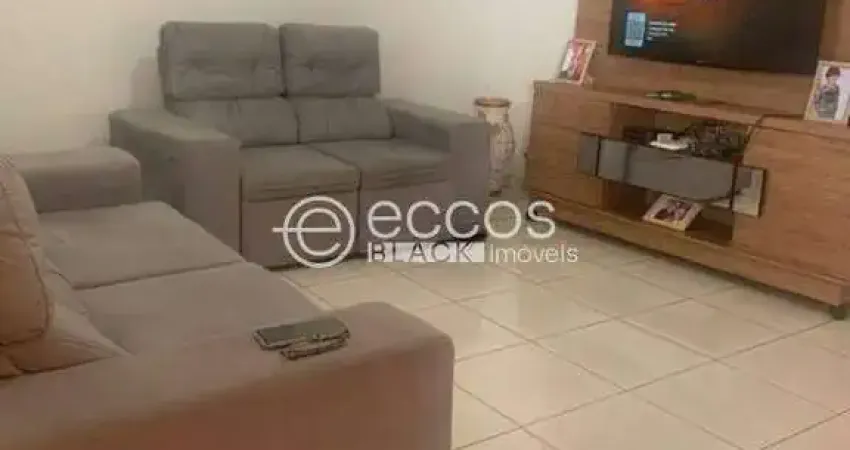 Casa à venda, 3 quartos, 1 suíte, 4 vagas, Jardim Elza Amuí IV - UBERABA/MG