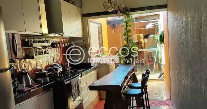 Casa em condomínio à venda, 3 quartos, 1 suíte, 2 vagas, Vila Arquelau - UBERABA/MG