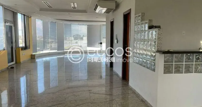Sala comercial para alugar na Avenida Afonso Pena, 4527, Brasil, Uberlândia