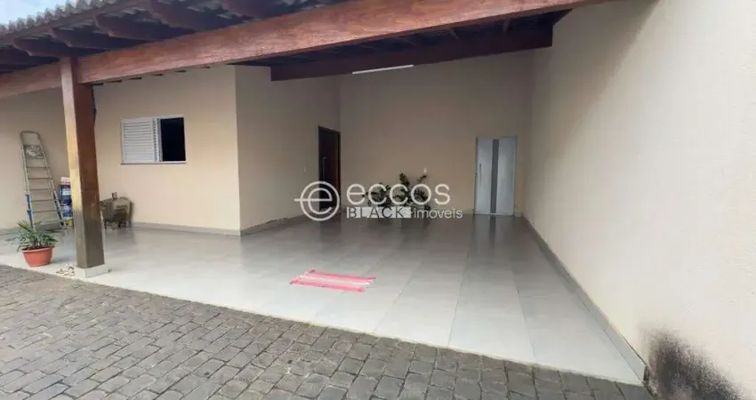 Casa à venda, 3 quartos, 1 suíte, 4 vagas, Santa Mônica - Uberlândia/MG