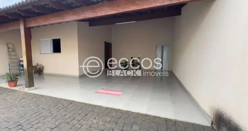 Casa à venda, 3 quartos, 1 suíte, 4 vagas, santa mônica - uberlândia/mg