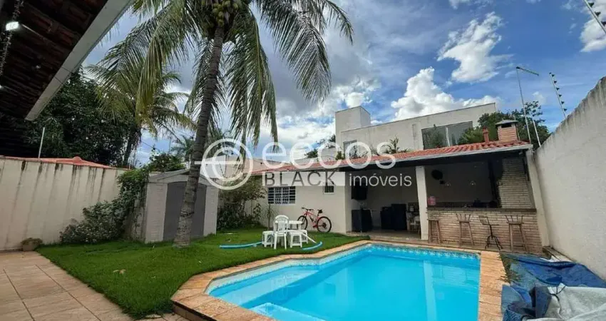Casa à venda, 3 quartos, 1 suíte, 3 vagas, Cidade Jardim - Uberlândia/MG